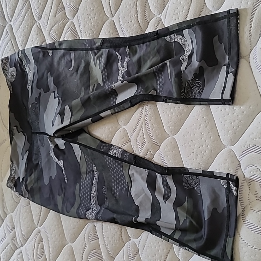 Camo Exercise Capri Pants